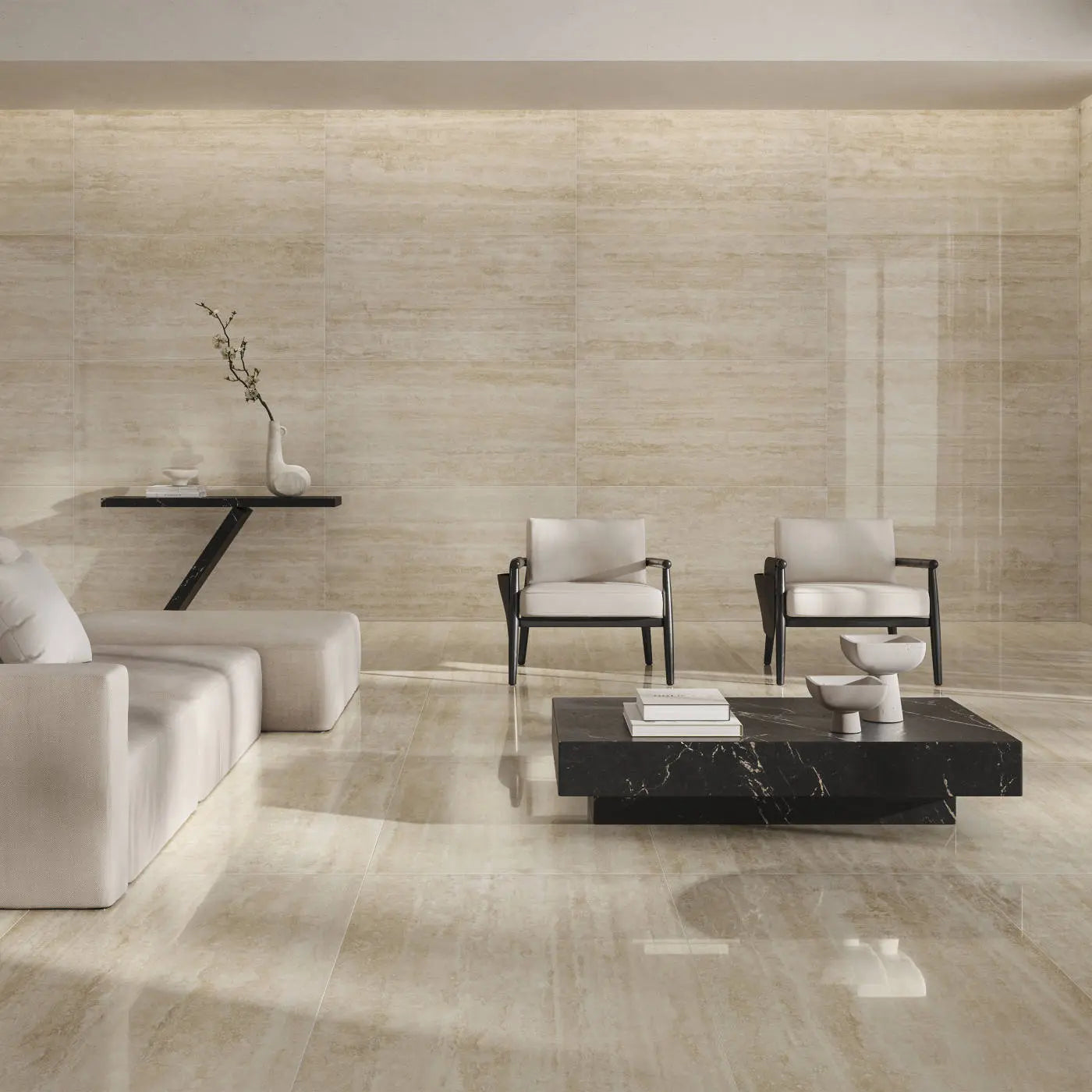 Sala con recubrimiento de mármol pulido en tono beige y una mesa de centro de mármol negro, creando un ambiente limpio y ordenado